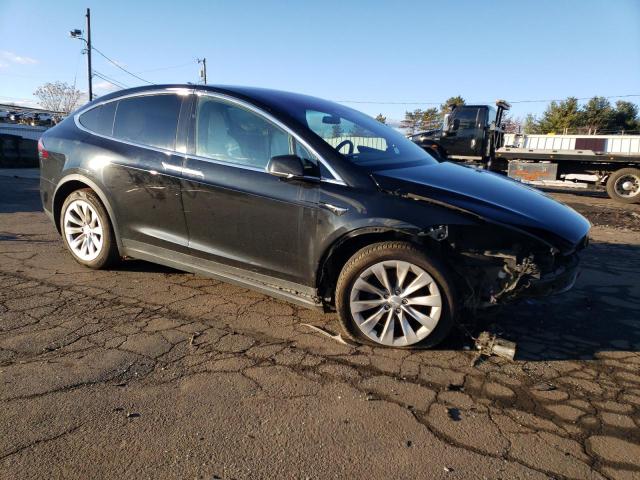 Снимка 4 от търг – 2019 TESLA MODEL X с VIN 5YJXCDE25KF147250