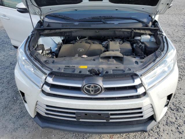 Photo 12 from auction – 2019 TOYOTA HIGHLANDER with VIN 5TDKZRFH1KS556334