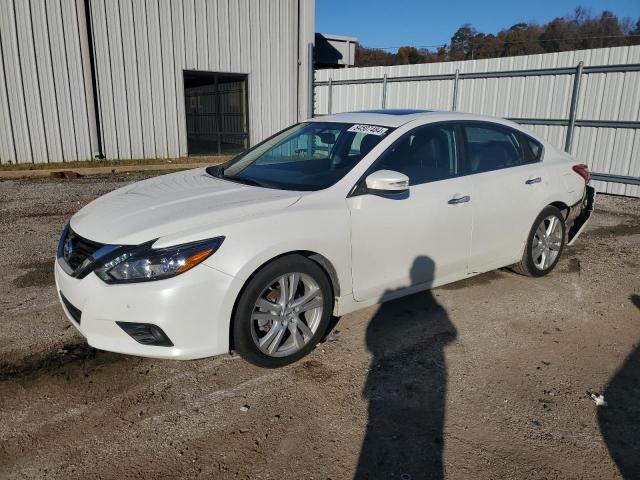Photo 1 from auction – 2017 NISSAN ALTIMA 3.5 with VIN 1N4BL3AP5HC120700