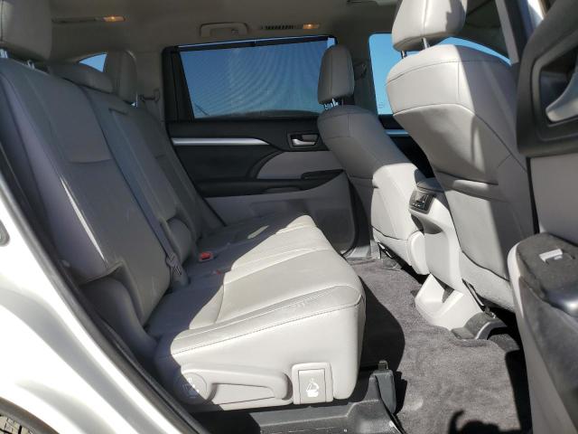 Photo 11 from auction – 2018 TOYOTA HIGHLANDER with VIN 5TDKZRFH0JS278914