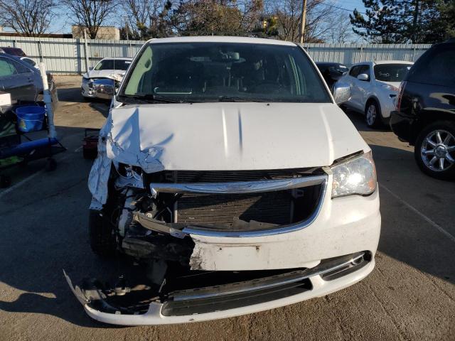 Photo 5 from auction – 2015 CHRYSLER TOWN & COU with VIN 2C4RC1CG0FR617703