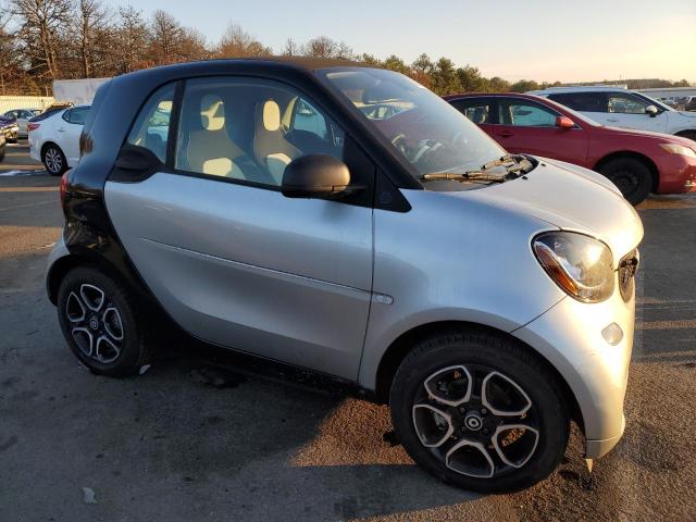Photo 4 from auction – 2019 SMART FORTWO with VIN WMEFJ9BA0KK368446