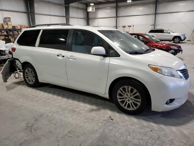 Photo 4 from auction – 2017 TOYOTA SIENNA XLE with VIN 5TDYZ3DC6HS869645