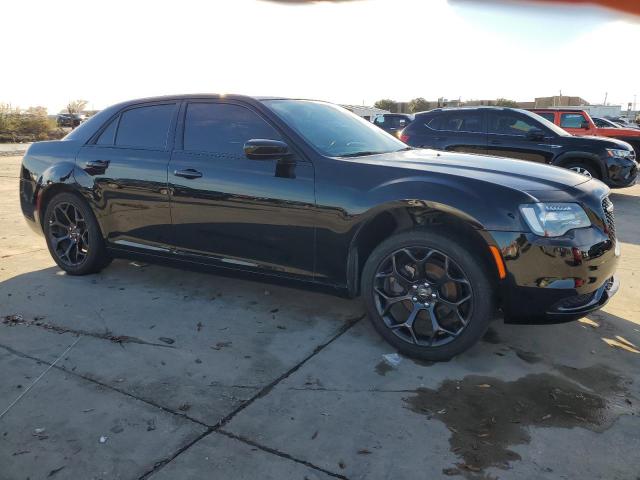 Photo 4 from auction – 2019 CHRYSLER 300 TOURIN with VIN 2C3CCAAG3KH690643