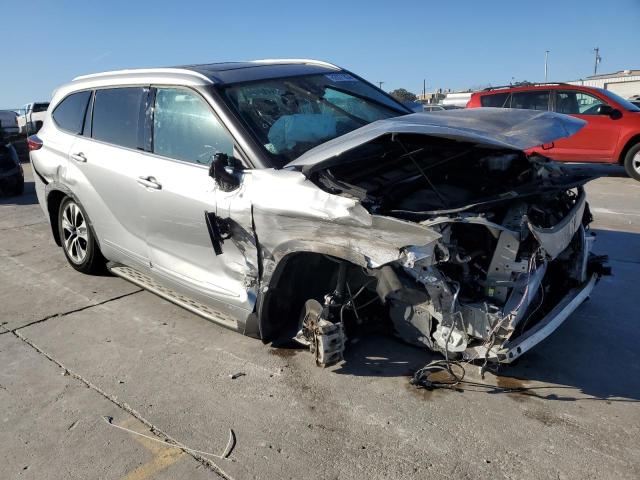 Photo 4 from auction – 2022 TOYOTA HIGHLANDER with VIN 5TDGARAH8NS515501
