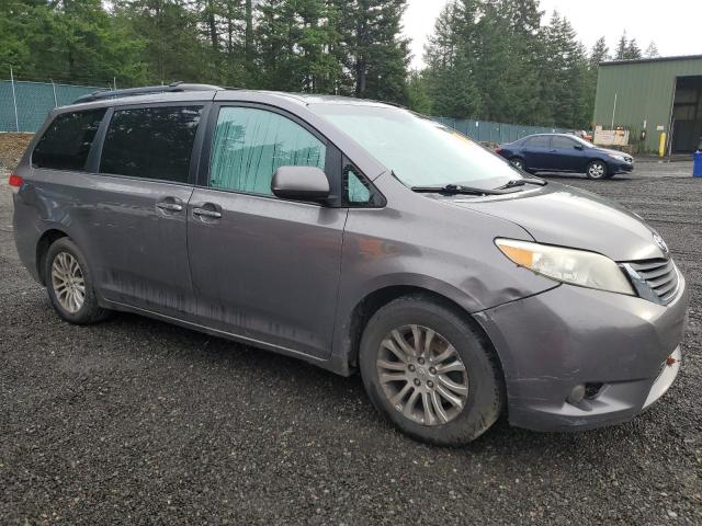 Photo 4 from auction – 2011 TOYOTA SIENNA XLE with VIN 5TDYK3DC4BS017287