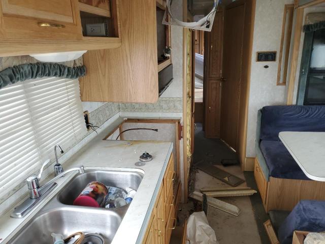 Photo 6 from auction – 2000 BOUN MOTORHOME with VIN 3FCNF53S4YJA07123