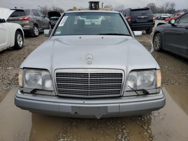 Photo 5 from auction – 1995 MERCEDES-BENZ E 320 BASE with VIN WDBEA32EXSC211428