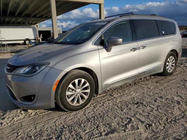 CHRYSLER PACIFICA T 2017 with VIN 2C4RC1BG1HR552056 - Photo from auction
