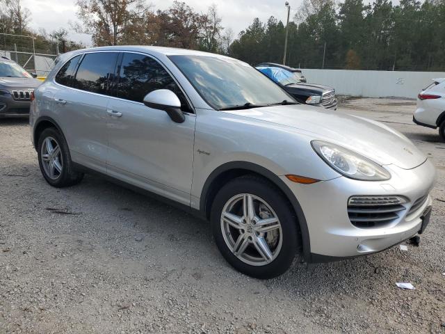Photo 4 from auction – 2011 PORSCHE CAYENNE S with VIN WP1AE2A28BLA93643
