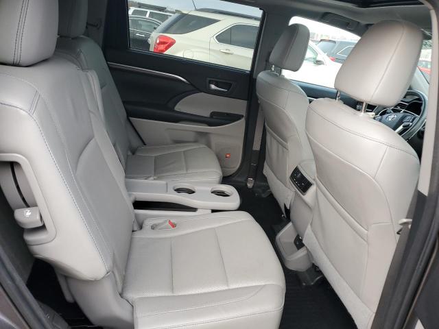 Photo 11 from auction – 2016 TOYOTA HIGHLANDER with VIN 5TDDKRFH7GS266250