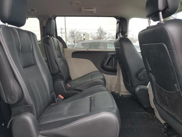Photo 11 from auction – 2015 CHRYSLER TOWN & COU with VIN 2C4RC1CG2FR513455