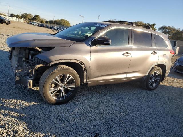 TOYOTA HIGHLANDER 2018 with VIN 5TDBZRFH8JS845466 - Photo from auction