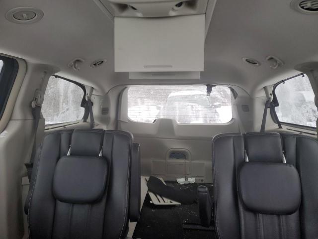 Photo 10 from auction – 2015 CHRYSLER TOWN & COU with VIN 2C4RC1CG2FR697053