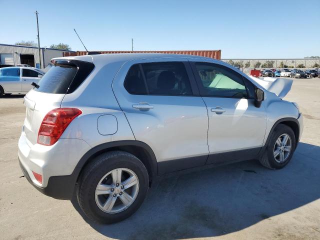 Photo 3 from auction – 2020 CHEVROLET TRAX LS with VIN KL7CJKSB7LB337632