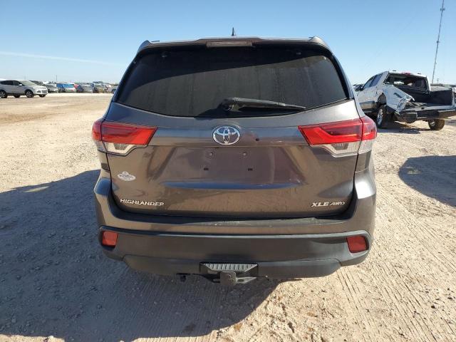 Photo 6 from auction – 2018 TOYOTA HIGHLANDER with VIN 5TDJZRFH2JS542579