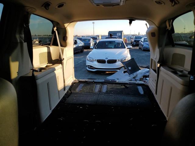 Photo 10 from auction – 2015 CHRYSLER TOWN & COU with VIN 2C4RC1BG6FR644292
