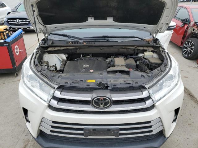Photo 12 from auction – 2018 TOYOTA HIGHLANDER with VIN 5TDJZRFH5JS851625