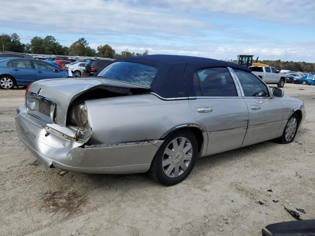 Photo 3 from auction – 2003 LINCOLN TOWN CAR C with VIN 1LNHM83W23Y639990