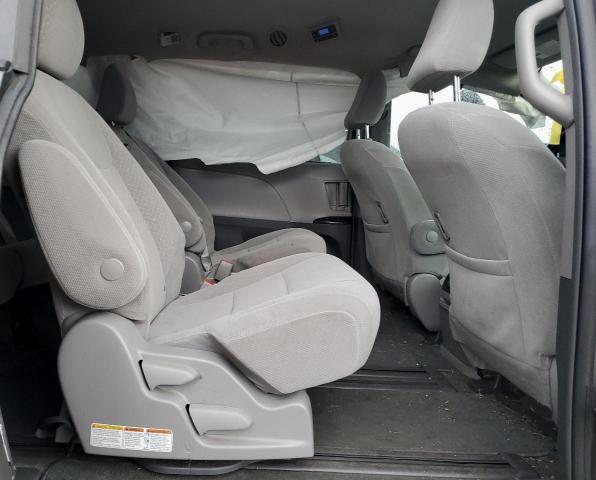 Photo 11 from auction – 2018 TOYOTA SIENNA LE with VIN 5TDKZ3DC1JS941475