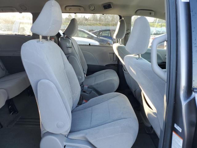 Photo 11 from auction – 2018 TOYOTA SIENNA LE with VIN 5TDKZ3DC7JS917472