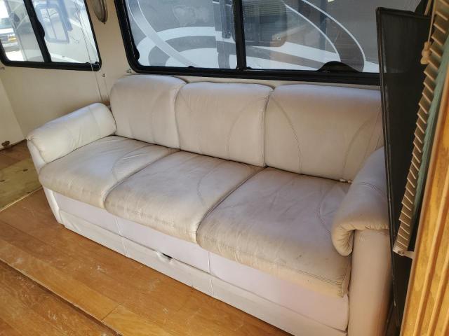 Photo 6 from auction – 2002 OTHER RV with VIN 4UZAAHAK82CK15249