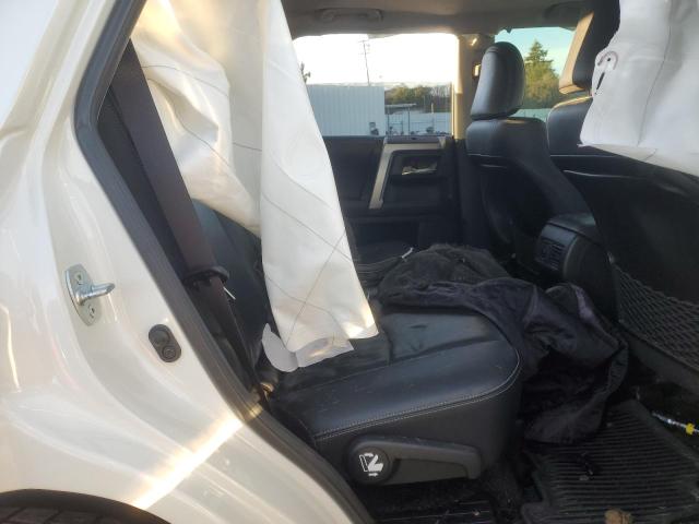 Photo 11 from auction – 2020 TOYOTA 4RUNNER SR with VIN JTEBU5JR9L5759904