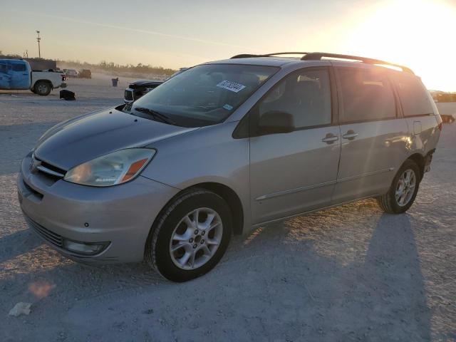 TOYOTA SIENNA XLE 2004 with VIN 5TDBA22C84S018094 - Photo from auction