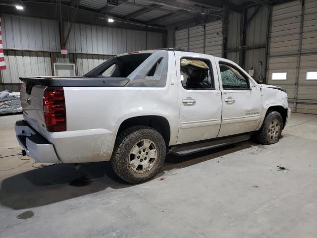 Photo 3 from auction – 2011 CHEVROLET AVALANCHE with VIN 3GNTKFE3XBG374733