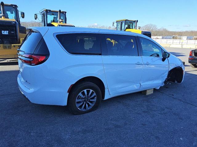 Photo 3 from auction – 2024 CHRYSLER PACIFICA H with VIN 2C4RC1S72RR150306