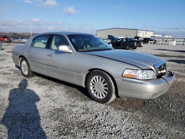 Photo 4 from auction – 2004 LINCOLN TOWN CAR U with VIN 1LNHM83W54Y639029