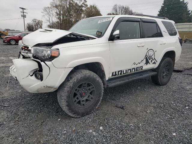 TOYOTA 4RUNNER SR 2019 with VIN JTEBU5JR8K5683414 - Photo from auction