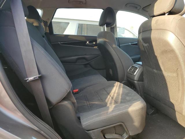 Photo 11 from auction – 2016 KIA SORENTO LX with VIN 5XYPG4A56GG079206