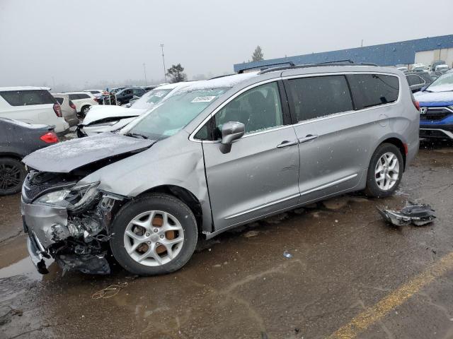 CHRYSLER PACIFICA T 2017 with VIN 2C4RC1BG2HR607887 - Photo from auction