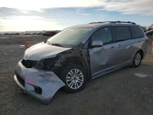 TOYOTA SIENNA XLE 2015 with VIN 5TDYK3DC6FS654073 - Photo from auction