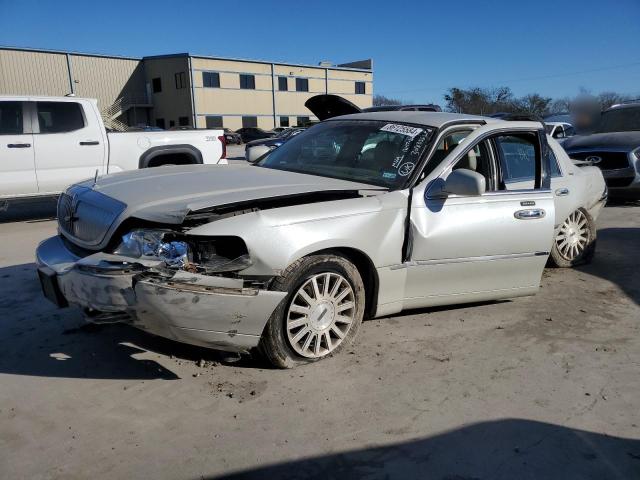 LINCOLN TOWN CAR U 2004 with VIN 1LNHM83W94Y682501 - Photo from auction