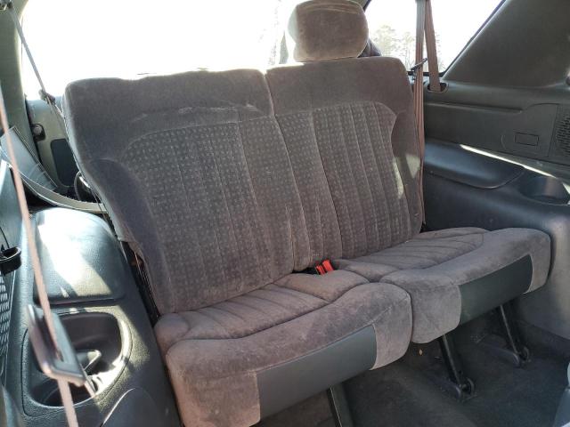 Photo 11 from auction – 2002 CHEVROLET BLAZER with VIN 1GNCS18W22K217327