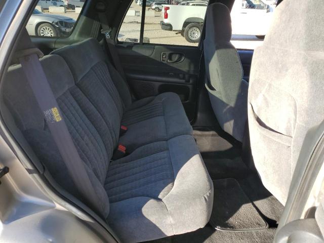 Photo 11 from auction – 2002 CHEVROLET BLAZER with VIN 1GNDT13W32K176893