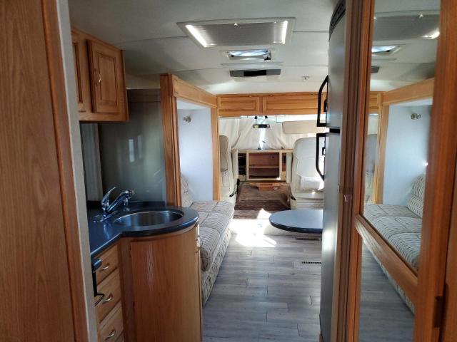 Photo 5 from auction – 2004 WORKHORSE CUSTOM CHASSIS MOTORHOME with VIN 5B4LP57G143396541