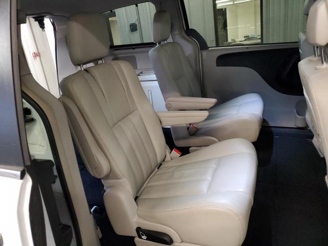 Photo 11 from auction – 2015 CHRYSLER TOWN & COU with VIN 2C4RC1CG3FR743375