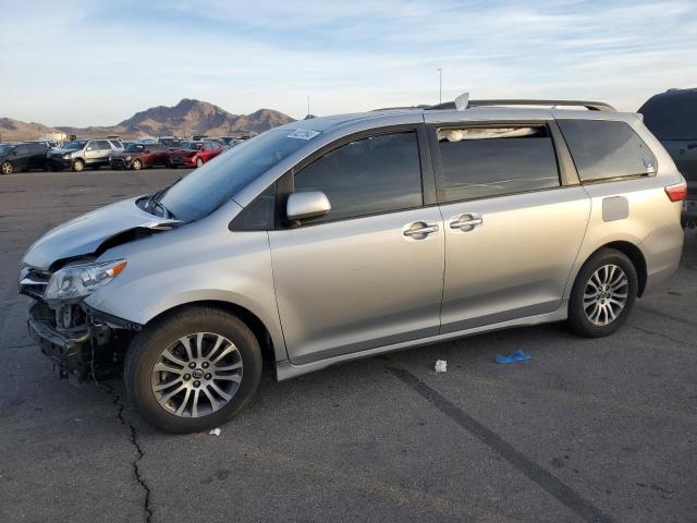 TOYOTA SIENNA 2018 z numerem VIN 5TDYZ3DC3JS952360 - Zdjęcie z aukcji