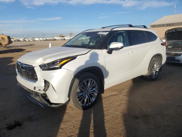 TOYOTA HIGHLANDER 2022 with VIN 5TDFZRBH0NS217947 - Photo from auction