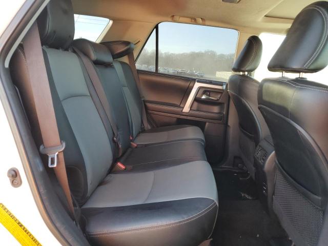 Photo 11 from auction – 2016 TOYOTA 4RUNNER SR with VIN JTEBU5JR4G5354958