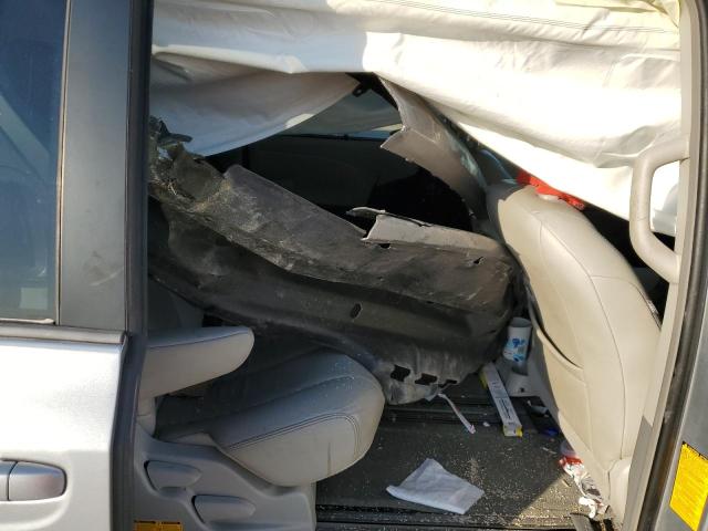 Photo 11 from auction – 2014 TOYOTA SIENNA XLE with VIN 5TDYK3DCXES441173