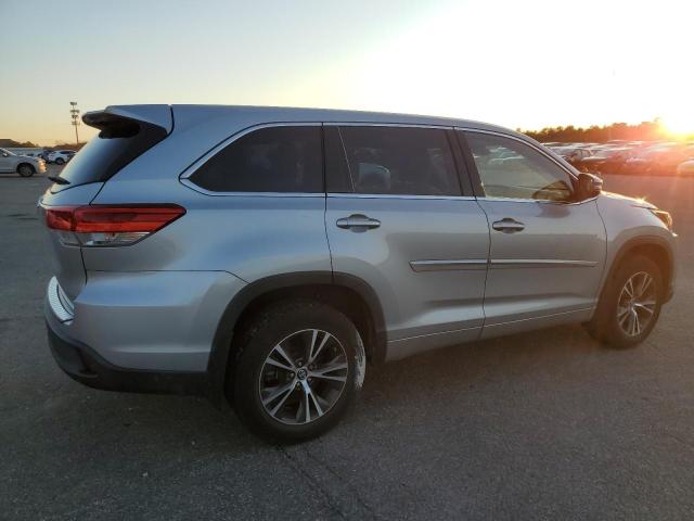Photo 3 from auction – 2018 TOYOTA HIGHLANDER with VIN 5TDBZRFH6JS905437