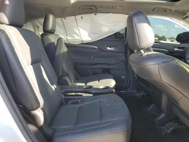 Photo 11 from auction – 2017 TOYOTA HIGHLANDER with VIN 5TDYZRFH3HS210448