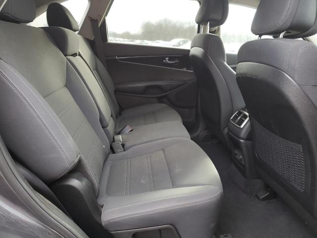 Photo 11 from auction – 2016 KIA SORENTO LX with VIN 5XYPG4A37GG181905