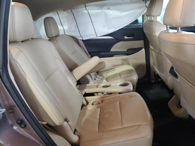 Photo 11 from auction – 2018 TOYOTA HIGHLANDER with VIN 5TDKZRFH9JS240050