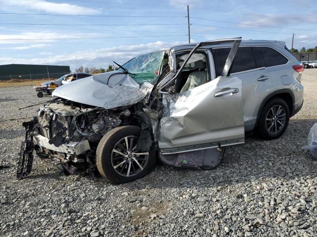 TOYOTA HIGHLANDER 2018 with VIN 5TDKZRFH9JS542521 - Photo from auction