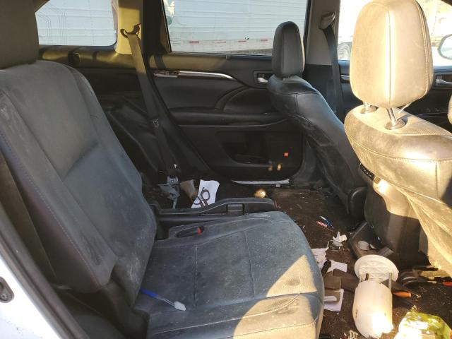 Photo 11 from auction – 2016 TOYOTA HIGHLANDER with VIN 5TDYKRFH8GS143753